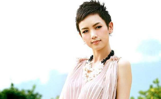 央视主持人朱迅患癌症母亲绝情离去(朱迅得癌症了)