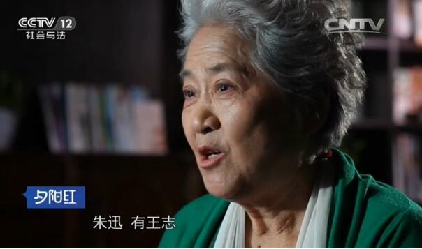 央视主持人朱迅患癌症母亲绝情离去(朱迅得癌症了)