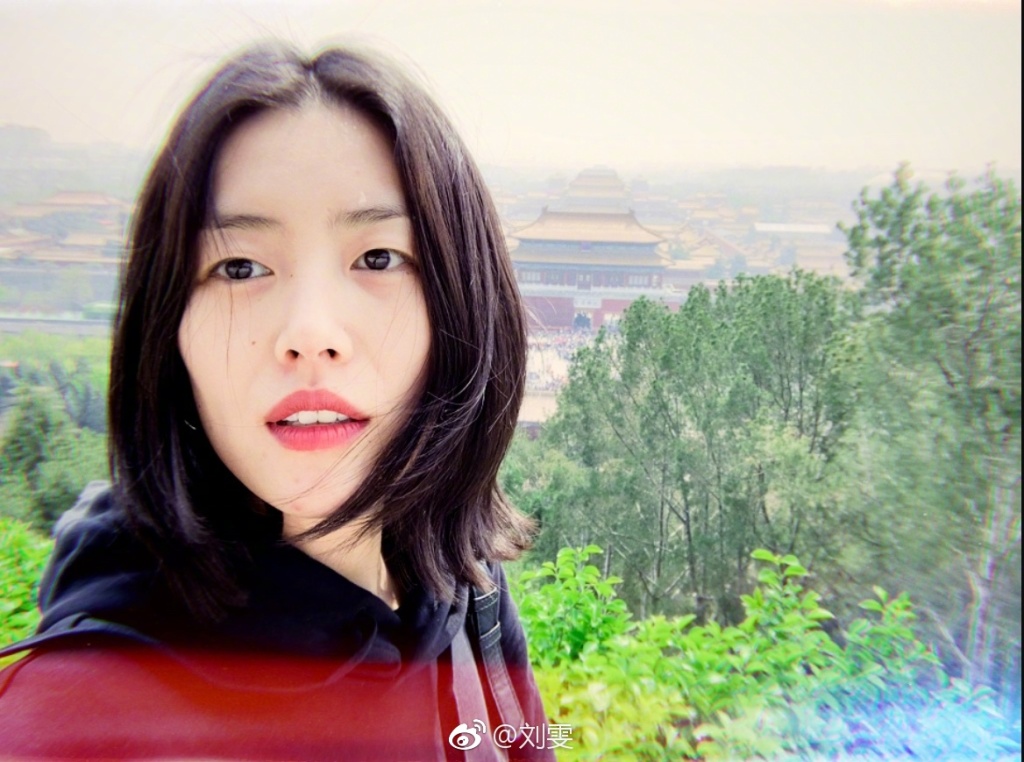 刘雯为什么不割双眼皮(刘雯单眼皮为什么好看)