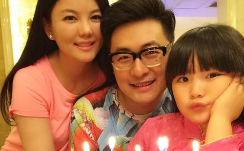 王岳伦与女子举止亲密后道歉(王岳伦道歉后新动向)