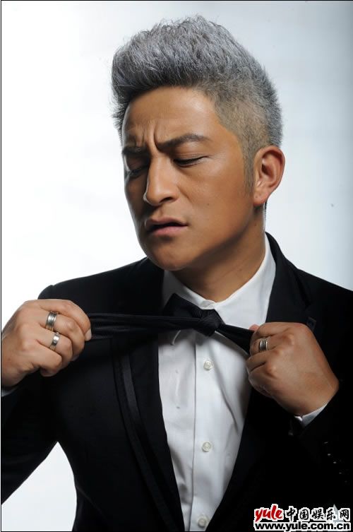 吉杰的白头发是真的吗？吉杰现在主持什么综(吉杰 头发)