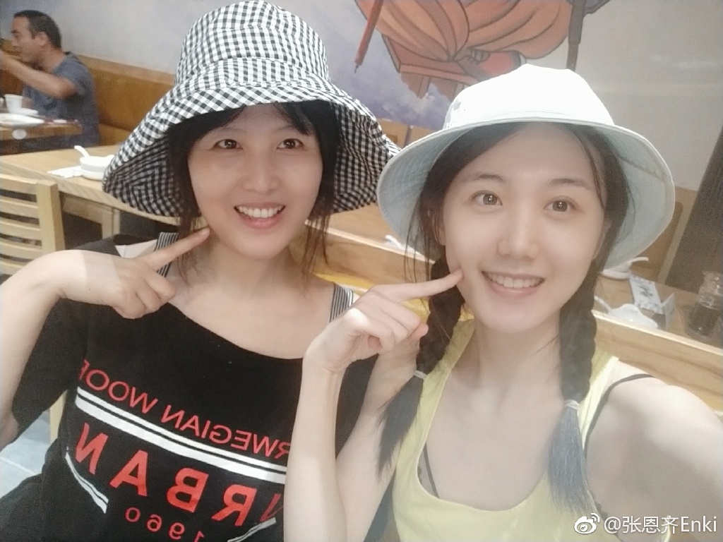 闫学晶的两任老公照片(闫学晶第二个老公照片)