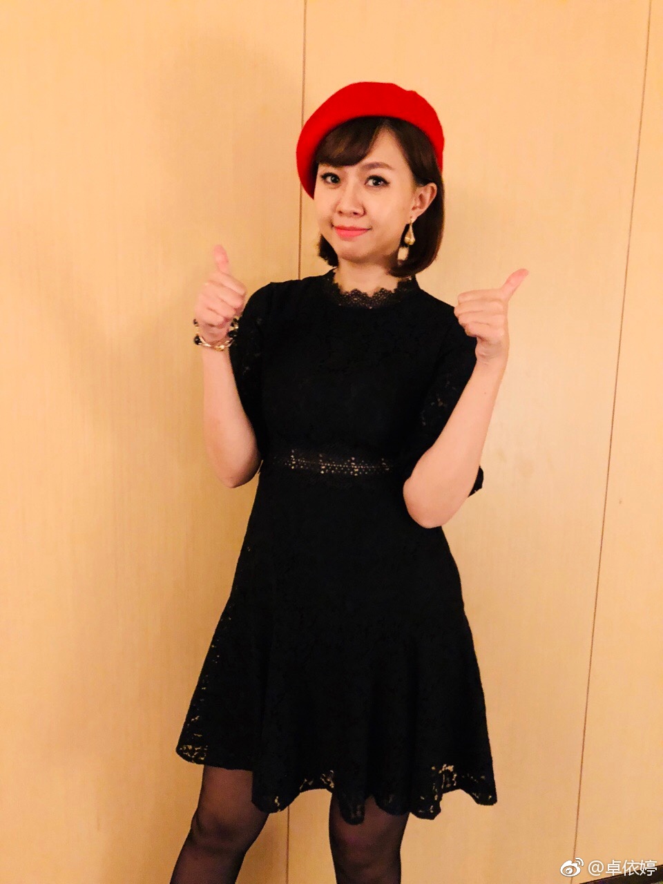 卓依婷为什么老是翻唱？卓依婷的老公是谢文(卓依婷都是翻唱别人的歌)