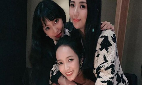 好友侯佩岑或成王力宏看娃陪同人(侯佩岑和老公参加的综艺)