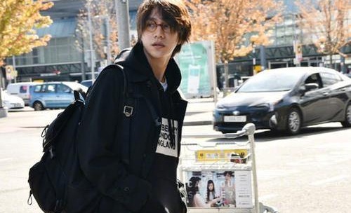 陈坤微博称成了邻居称兄道妹否认倪妮恋情