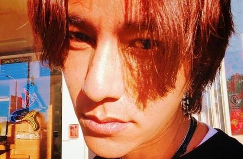 陈坤微博称成了邻居称兄道妹否认倪妮恋情