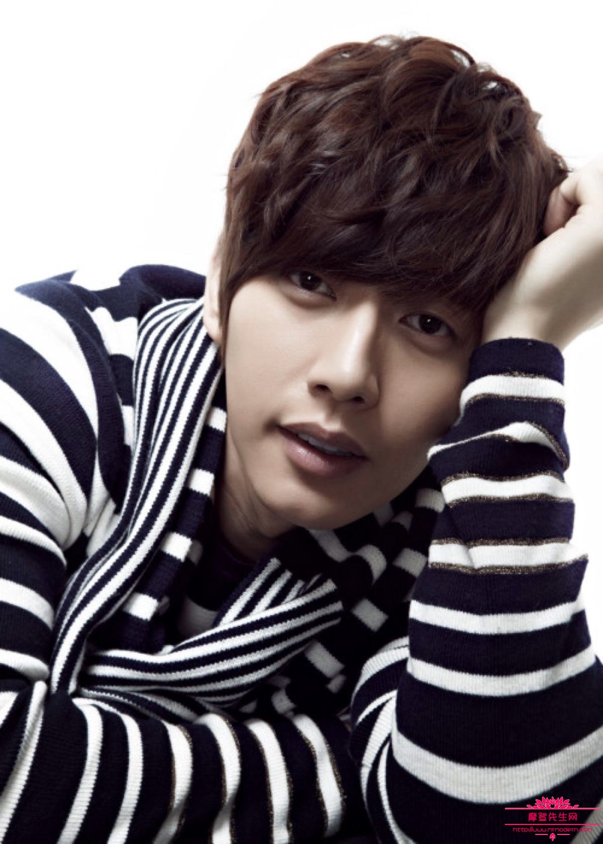 朴海镇脸上的疤痕怎么来的？朴海镇被人叫仙(朴海镇整容前)