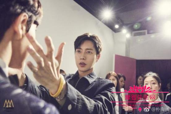 朴海镇脸上的疤痕怎么来的？朴海镇被人叫仙(朴海镇整容前)