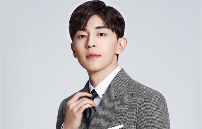 徐艺洋连续两天陪男友黄子韬拍戏(黄子韬和徐艺洋同居)