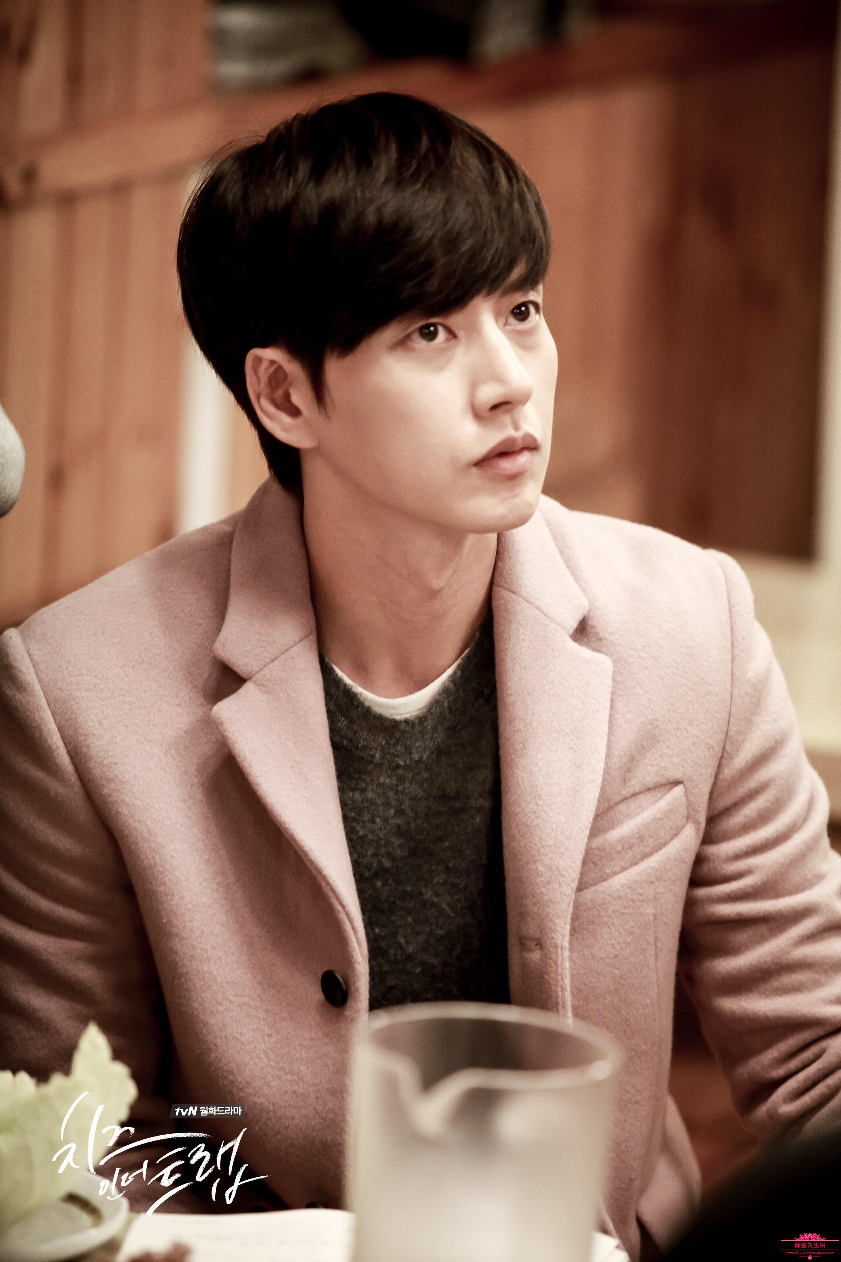 朴海镇脸上的疤痕怎么来的？朴海镇被人叫仙(朴海镇整容前)