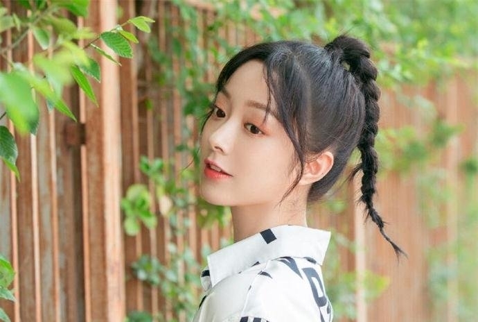 徐艺洋连续两天陪男友黄子韬拍戏(黄子韬和徐艺洋同居)