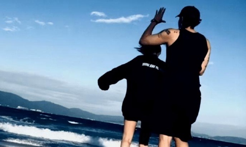 徐艺洋连续两天陪男友黄子韬拍戏(黄子韬和徐艺洋同居)