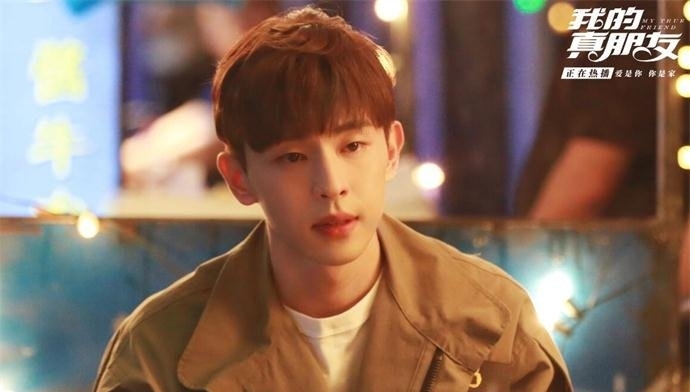 徐艺洋连续两天陪男友黄子韬拍戏(黄子韬和徐艺洋同居)