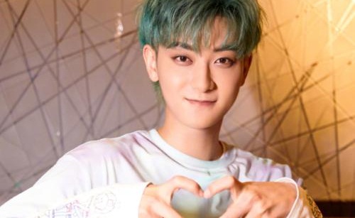 徐艺洋连续两天陪男友黄子韬拍戏(黄子韬和徐艺洋同居)