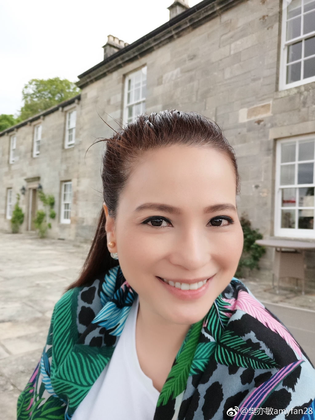 樊亦敏现在在卖鱼吗?樊亦敏年轻时好美照片