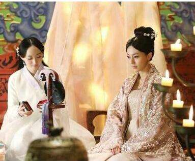 夜华为何要挖去白浅的双眼(夜华挖眼睛)