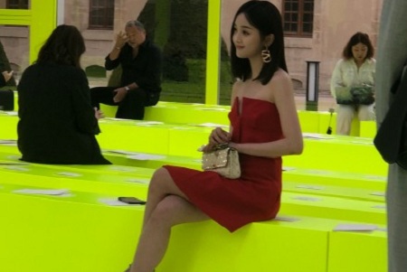 吴宣仪家境是假是假富二代？吴宣仪直的还是