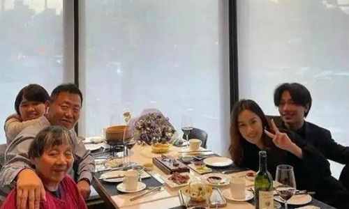 陈坤儿子晒照引出生母谣言(陈坤儿子亲生母亲终于曝光了?竟然是大家熟悉的他) 陈坤儿子晒照引出生母谣言(陈坤儿子亲生母亲终于曝光了?竟然是大家熟悉的他)