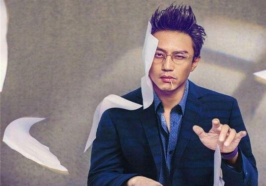 奔跑吧里鹿晗和热巴拥抱时的歌叫什么？奔跑(奔跑吧鹿晗抱迪丽热巴)