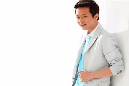 奔跑吧里鹿晗和热巴拥抱时的歌叫什么？奔跑(奔跑吧鹿晗抱迪丽热巴)