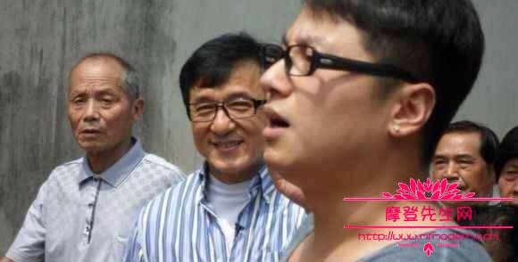 成龙同父异母的哥哥照片(成龙的亲哥哥)