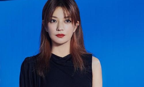 赵薇和王菲女儿窦靖童同游拉萨(窦靖童看到怀孕的王菲)