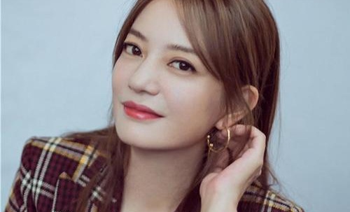 赵薇和王菲女儿窦靖童同游拉萨(窦靖童看到怀孕的王菲)