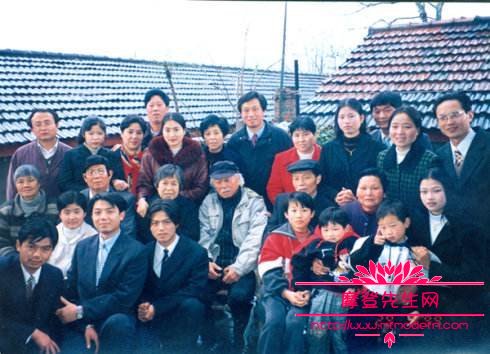 成龙同父异母的哥哥照片(成龙的亲哥哥)