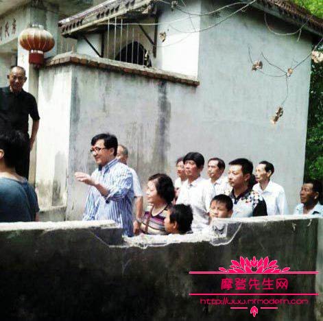 成龙同父异母的哥哥照片(成龙的亲哥哥)