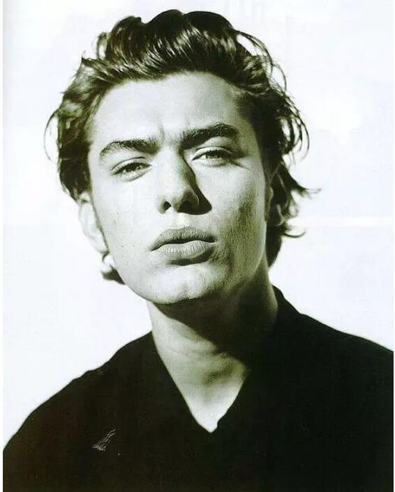 年轻时的裘德洛颜值谁能比(裘德·洛年轻时照片)