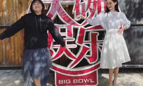 张小斐是冯巩的徒弟吗？张小斐为什么没有踢(张小斐和冯巩是师徒吗)