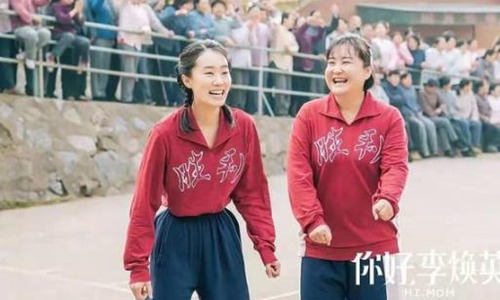 张小斐是冯巩的徒弟吗？张小斐为什么没有踢(张小斐和冯巩是师徒吗)