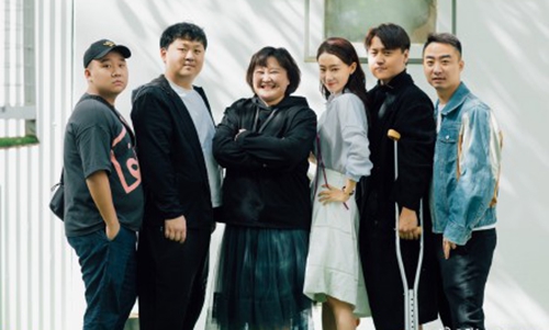 张小斐是冯巩的徒弟吗？张小斐为什么没有踢(张小斐和冯巩是师徒吗)