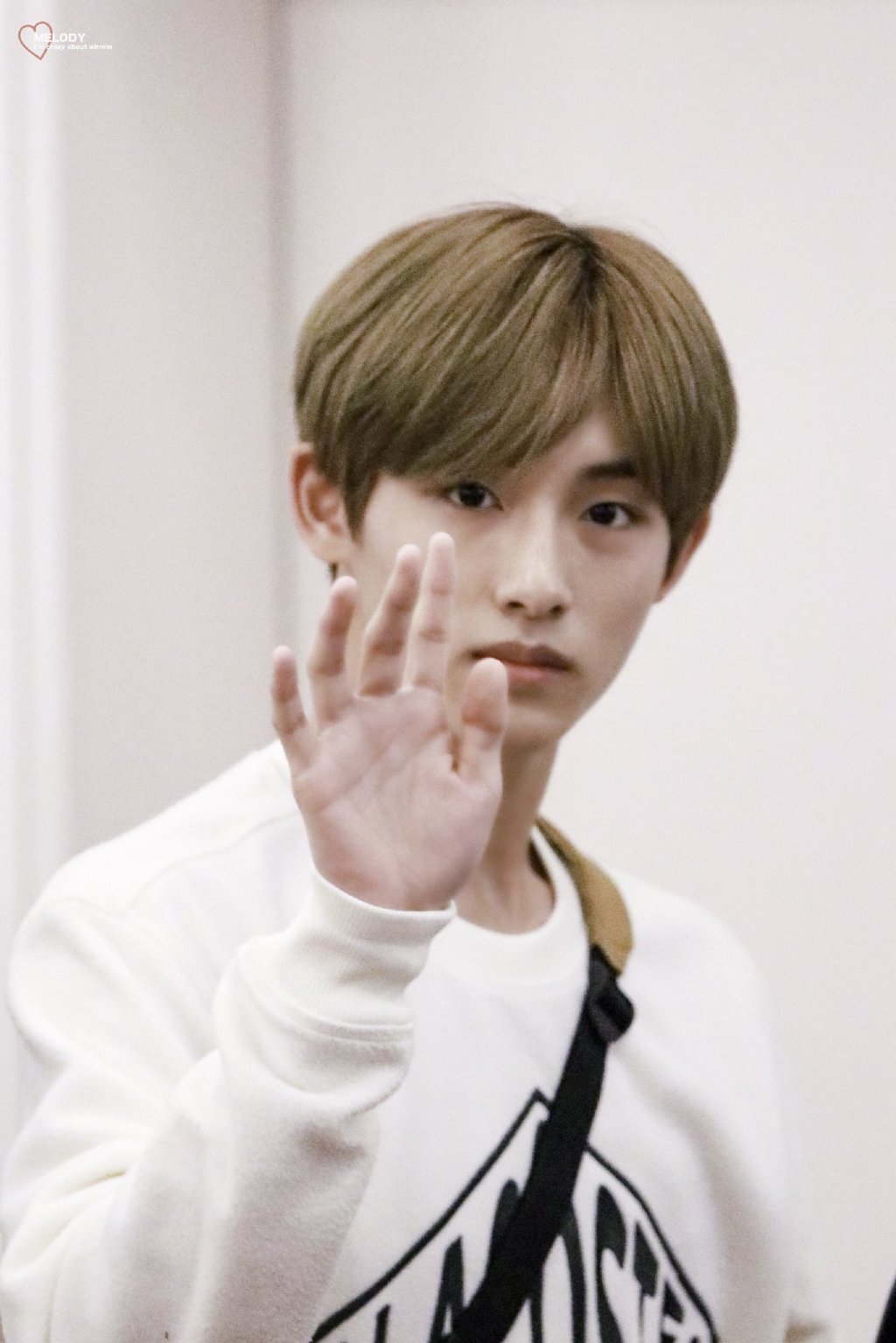 董思成中戏和刘昊然是同学吗？董思成家境情