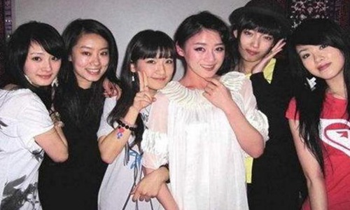 张小斐是冯巩的徒弟吗？张小斐为什么没有踢(张小斐和冯巩是师徒吗)