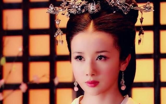 孙菲菲整容整成僵尸脸图(孙菲菲什么时候整的容)