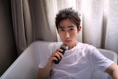 朱一龙个人资料介绍为什么叫居老师(朱一龙的老师)