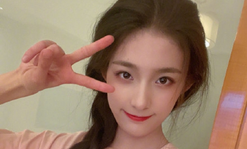 钟丽丽发视频被评论是吴亦凡的菜