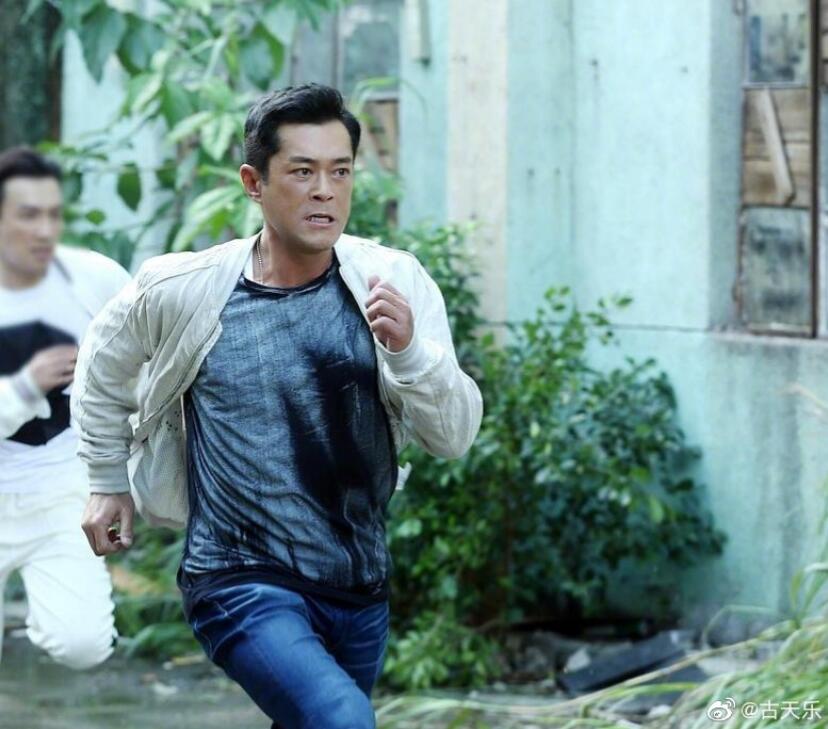 王君馨城寨英雄露黑底图 王君馨城寨英雄露黑底图