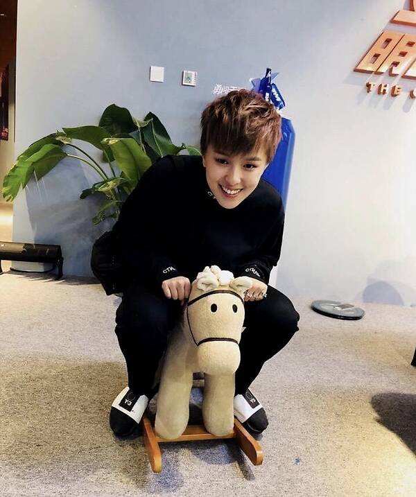 Sunnee杨芸晴为什么叫鱿鱼圈(杨芸晴是哪家公司艺人)