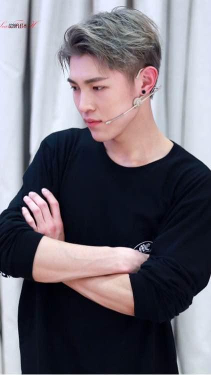 韩沐伯是谁个人资料原名曝光(韩沐伯真实身高是多少)