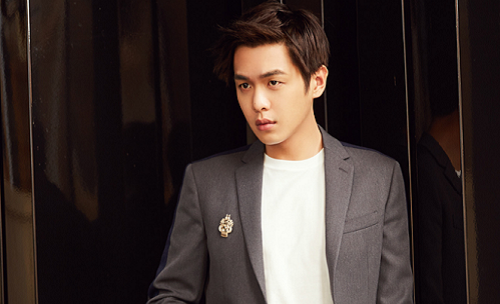 张若昀微博晒撕鸡胸肉为何秒删重发