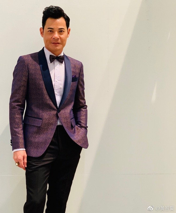 王君馨城寨英雄露黑底图 王君馨城寨英雄露黑底图