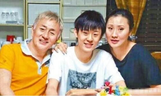 吴岱融为什么娶钟淑慧?吴岱融被雪藏的原因(吴岱融的老婆) 吴岱融为什么娶钟淑慧?吴岱融被雪藏的原因(吴岱融的老婆)