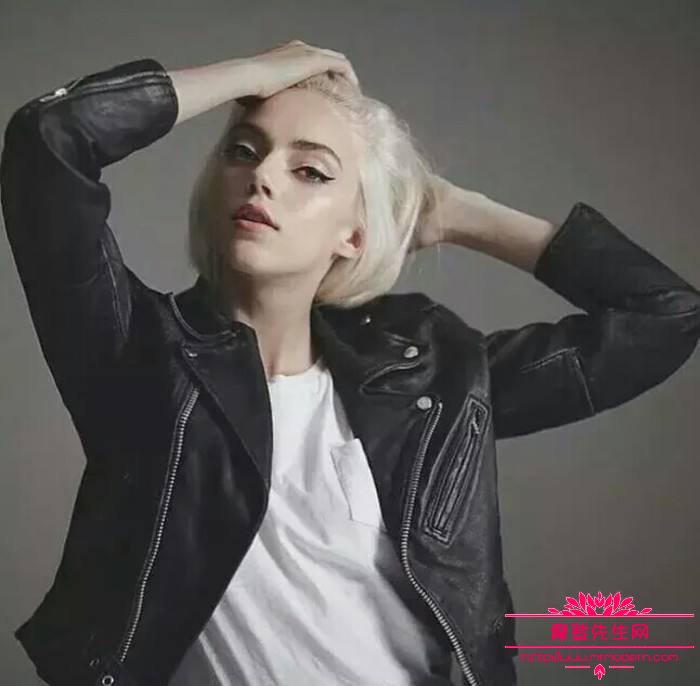 鹿晗冒险时间MV女主角美丽私照(吴倩鹿晗的mv)