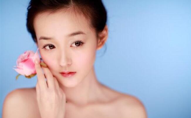 何泓姗匆匆那年被排挤是怎么回事?何泓姗家 何泓姗匆匆那年被排挤是怎么回事?何泓姗家