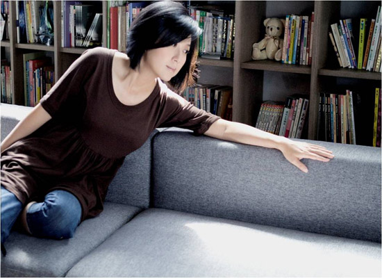 张信哲是不是同性恋？张信哲老婆黄韵玲资料(张信哲是同性恋吗?)