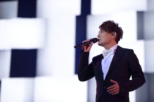 张信哲是不是同性恋？张信哲老婆黄韵玲资料(张信哲是同性恋吗?)