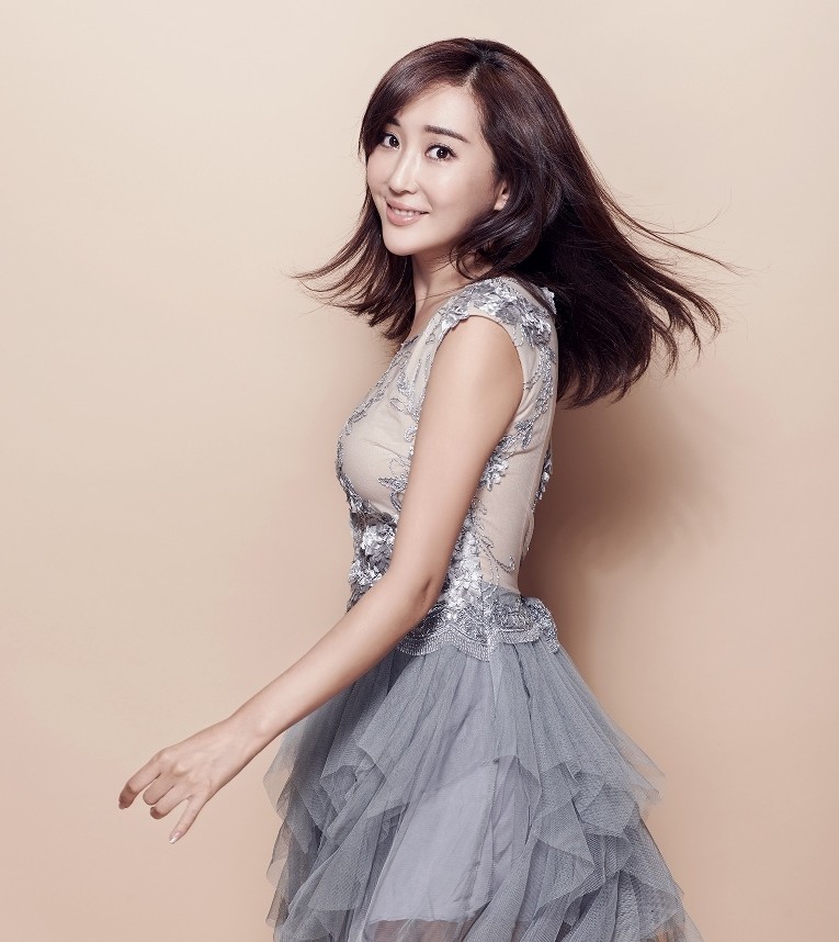 杜若溪整容前后对比照(杜若溪长得好看吗)