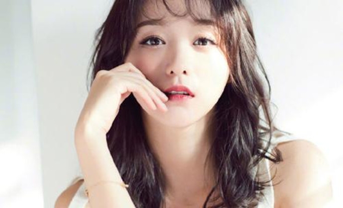 何泓姗拒绝吻戏是对口水过敏